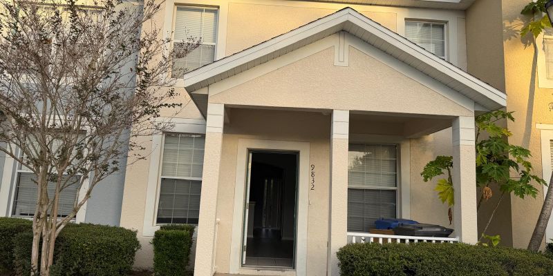 Riverview House: 9832 Carlsdale Dr