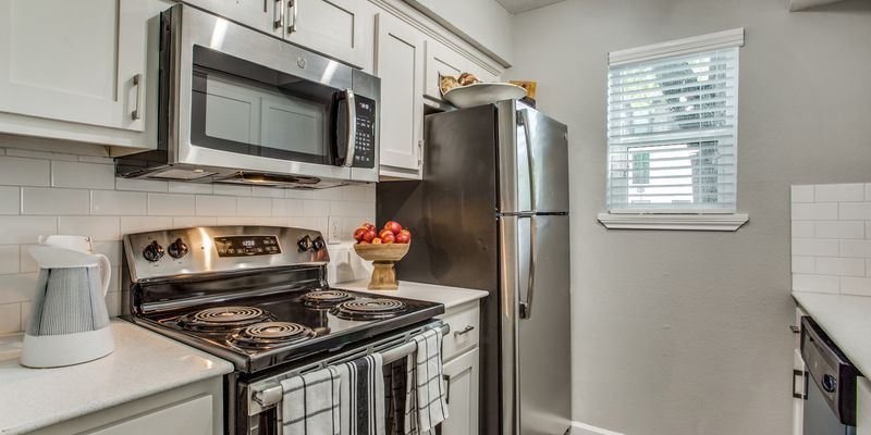 Houston Apartment: 7510 Brompton St