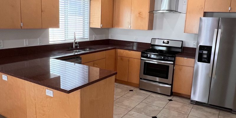 NORTH HOLLYWOOD Apartment: 11312 HUSTON ST