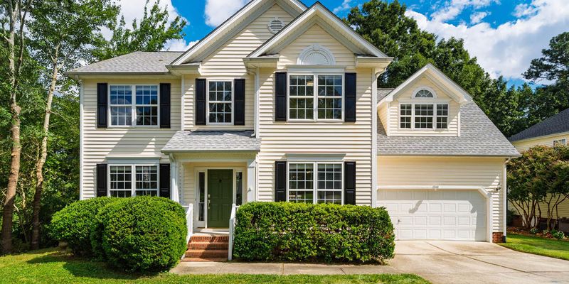 Chapel Hill House: 200 Worsham Dr