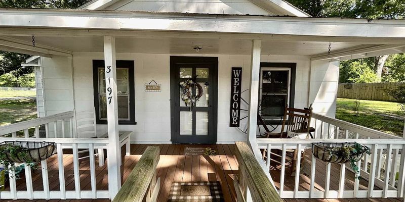 Sanford House: 3197 Deep River Rd