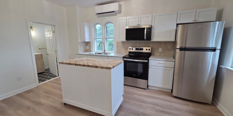 Taunton Apartment: 207 Cohannet St