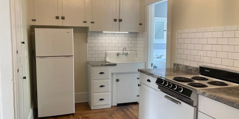 Lewiston Apartment: 33 Howard St