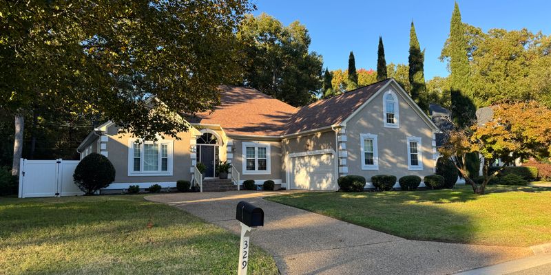 Newport News House: 329 Woodbrook Run