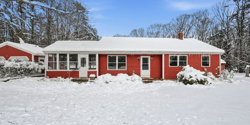 Brunswick House: 11 Caribou Dr