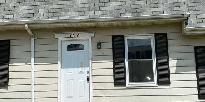 Severn House: 8210 Tomlinson Ct