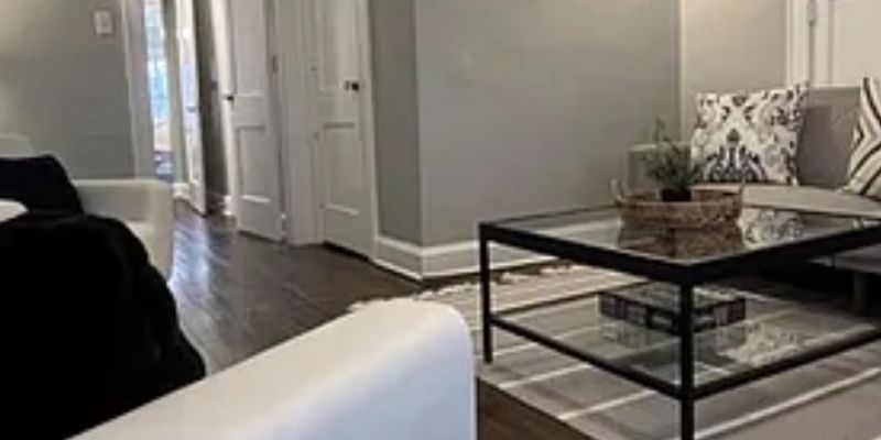 Columbus House: 1347 1/2 Highland St