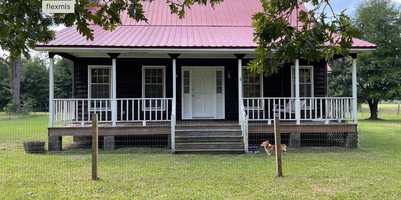 Kingstree House: 2496 Martin Luther King Jr Ave