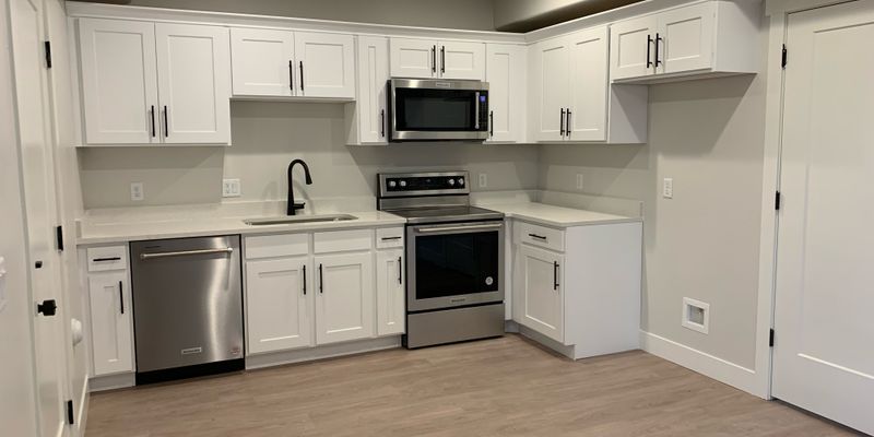 Vineyard House: 176 W Hayata Ln