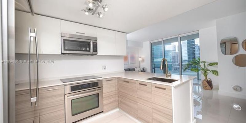 Miami Condo: 1300 Brickell Bay Dr