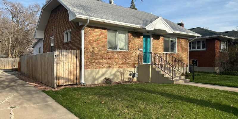 Logan University Apartment: 382 N 200 E