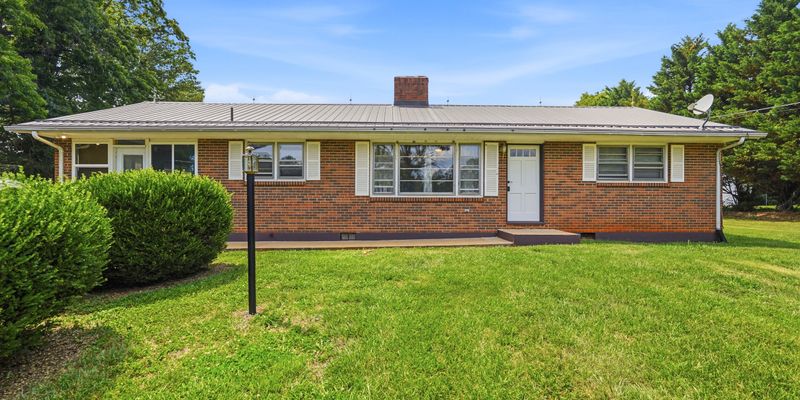 Altavista House: 1940 Wards Rd