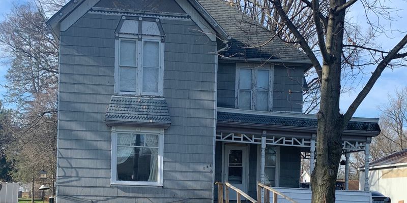 Athens Apartment: 128 S Clark St