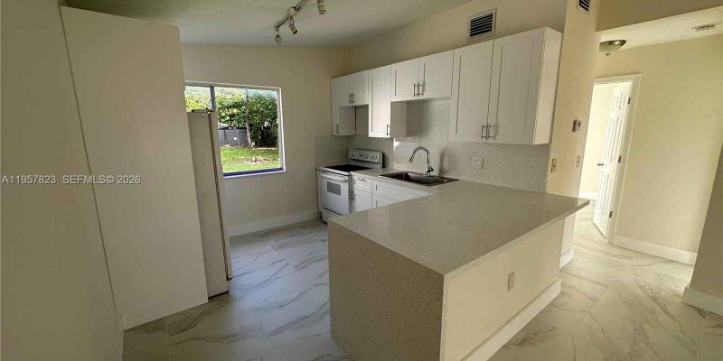 West Park House: 4541 SW 41st St