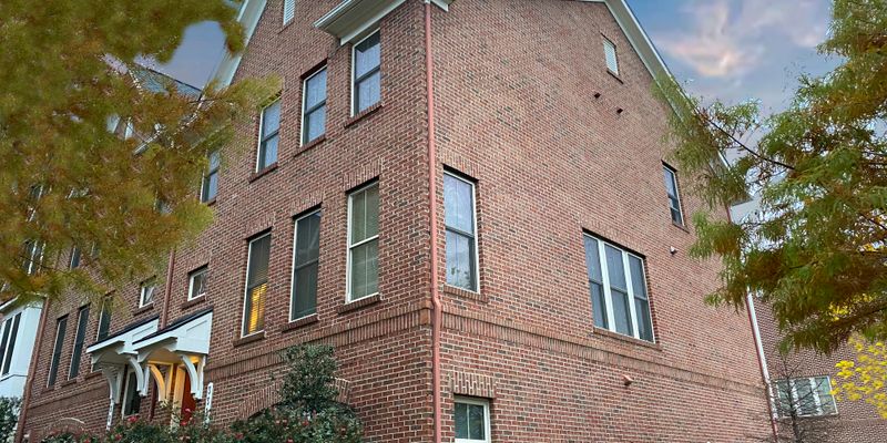 Arlington House: 3321 S Kemper Rd