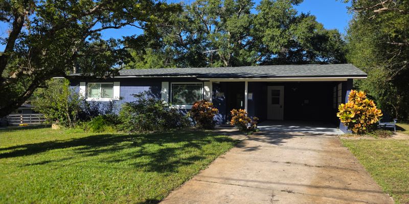DeBary House: 220 Buena Vista St