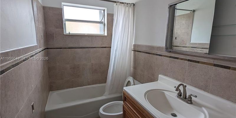 North Miami Beach House: 1900 NE 186th St