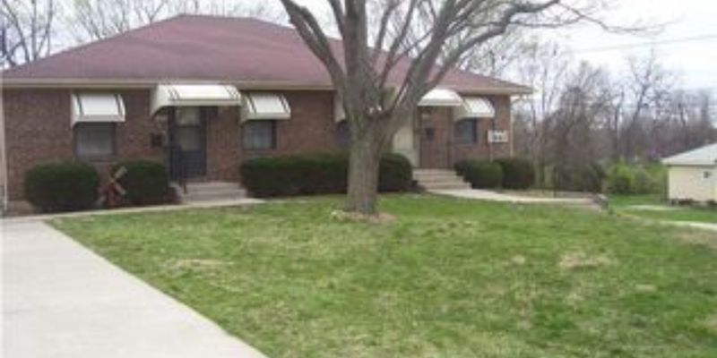 Independence House: 1021 N Kiger Rd