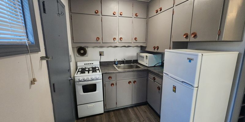 Waukegan Apartment: 1701 North Ave