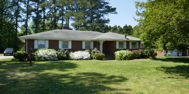 Elizabeth City House: 845 Halstead Blvd