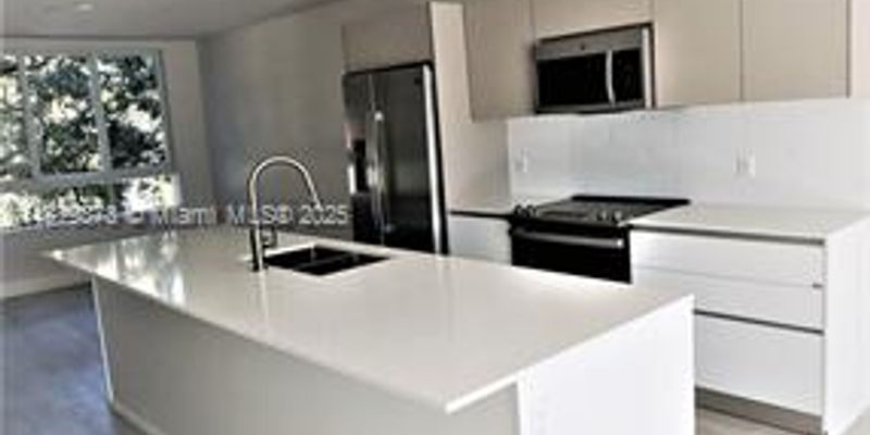 Miami House: 2555 NE 193rd St # 2205