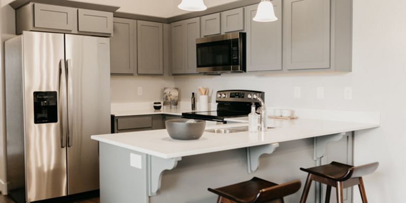 Vineyard House: 69 W Silver Springs Dr