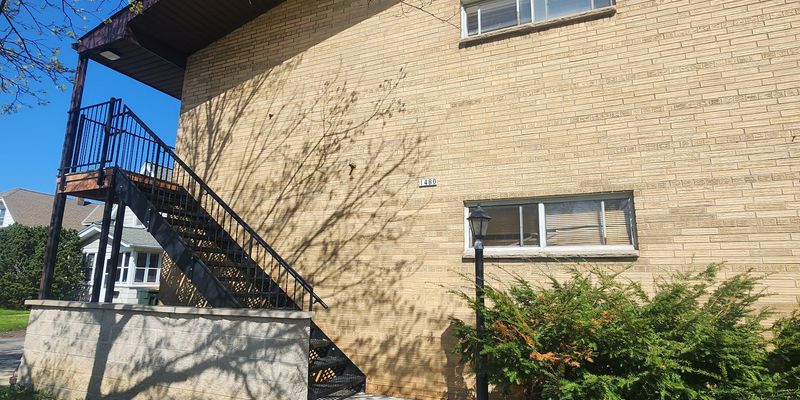 West Allis Apartment: 1480 S 92nd St
