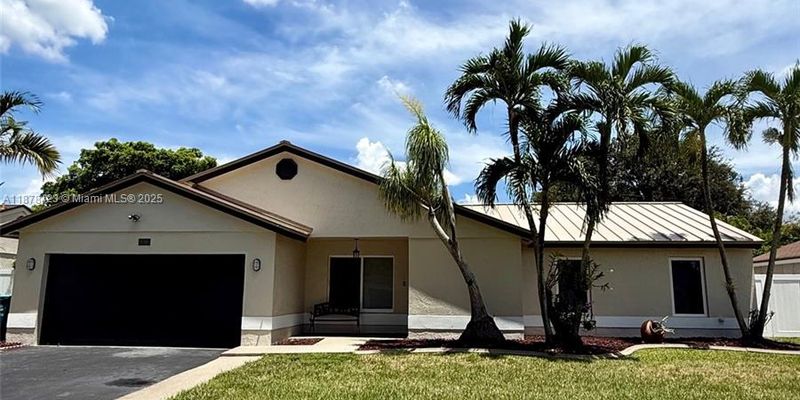 Cooper City House: 11561 SW 51st St