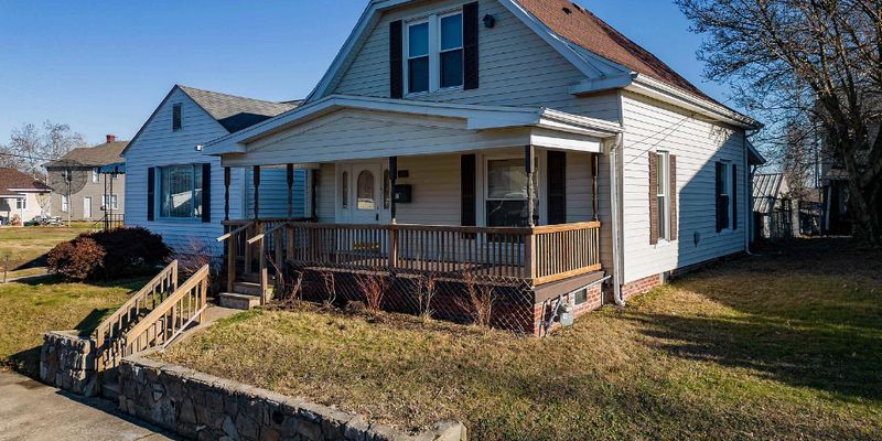 Huntington House: 120 Cedar St