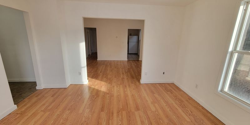 Chisholm Apartment: 4 4th Ave SW