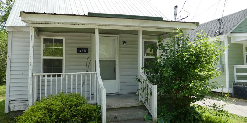 Edenton House: 209 Doctor M.L.K. Jr Ave