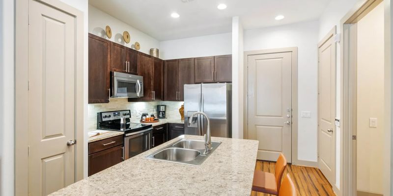 Spring Apartment: 25143 Grogans Mill Rd