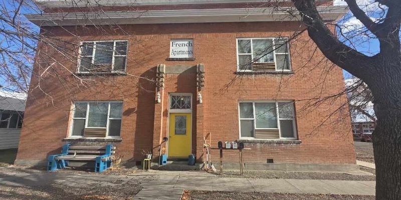 Rupert Apartment: 702 E St