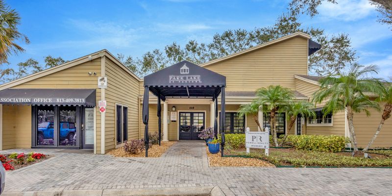 Brandon House: 308 Lake Parsons Green