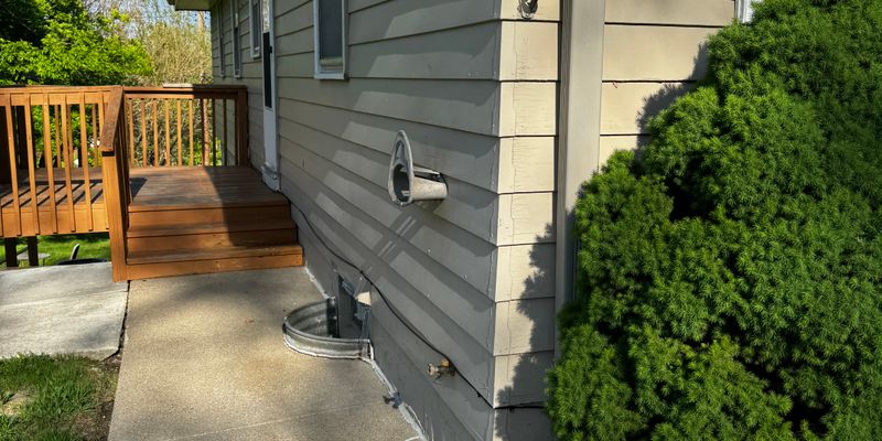 Bennington Apartment: 207 N Stark St