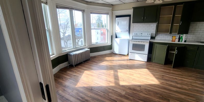 Lewiston Apartment: 33 Howard St