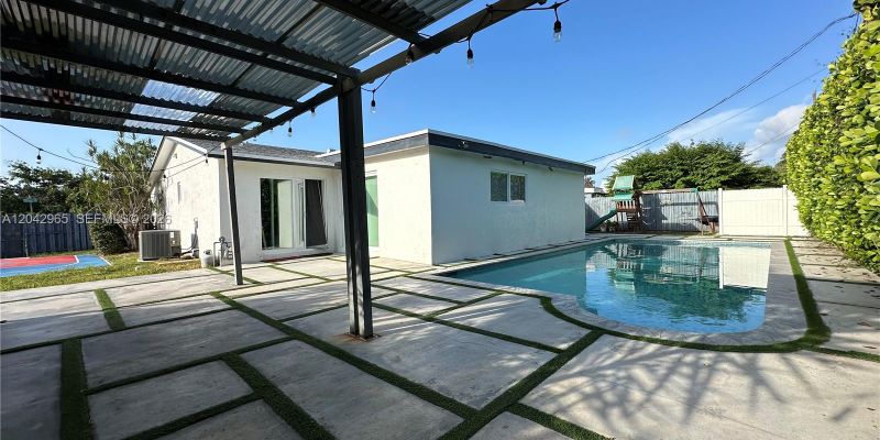 Miami House: 10012 SW 162nd St