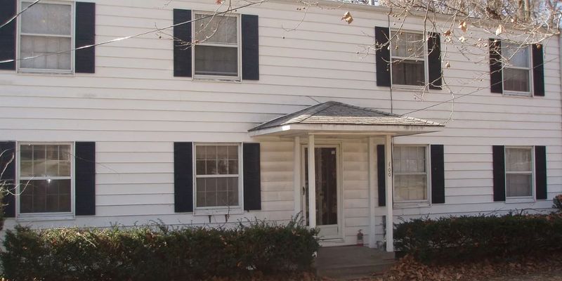 Columbia Apartment: 100 E Stewart Rd