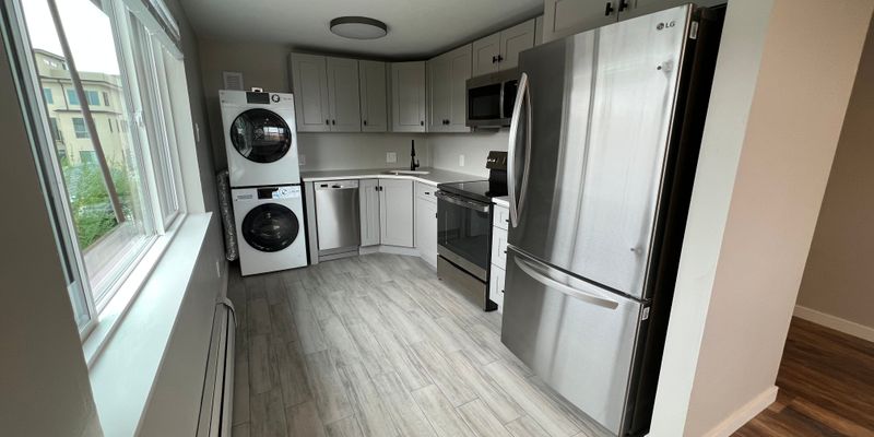 Lakewood Apartment: 1960 Eaton St