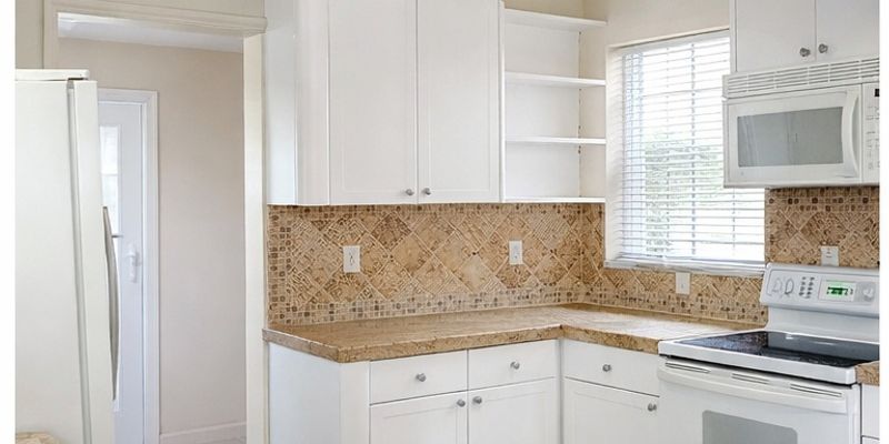 Hollywood House: 6740 Branch St