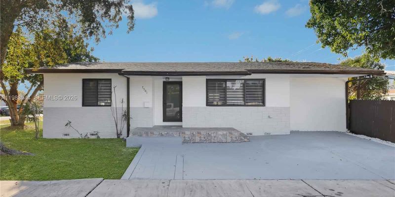 Hollywood House: 7501 Raleigh St