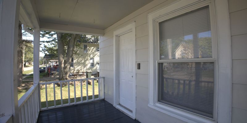 Strongsville House: 944 Walnut St