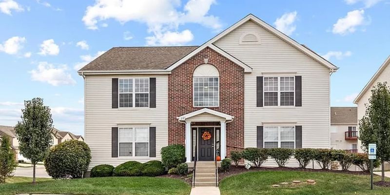 Fairview Heights Apartment: 700 Harbor Woods Dr