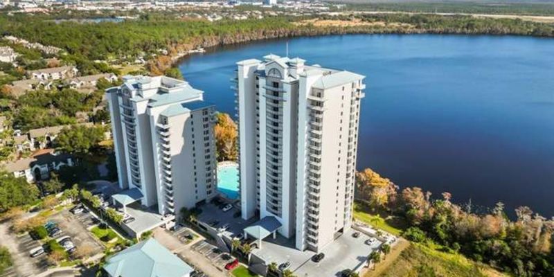 Orlando House: 13427 Blue Heron Beach Dr