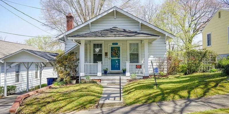Winston-Salem House: 421 Duke St SW