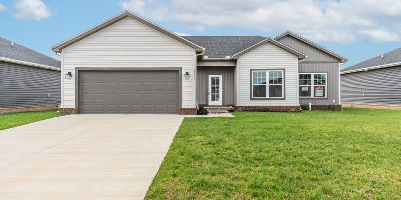 Bowling Green House: 2679 Cedrus Ave