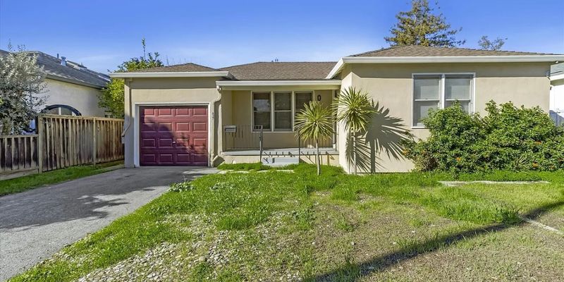 Redwood City House: 827 Chestnut St