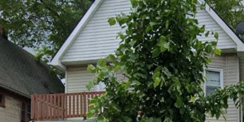 Milwaukee Apartment: 407 E Auer Ave