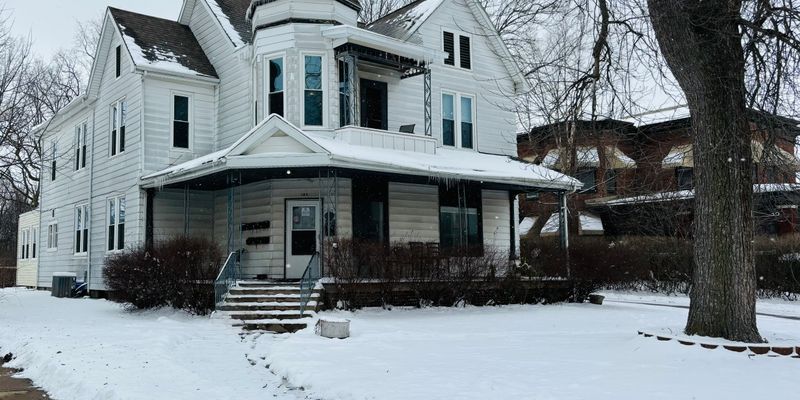 Warsaw Apartment: 109 N Washington St