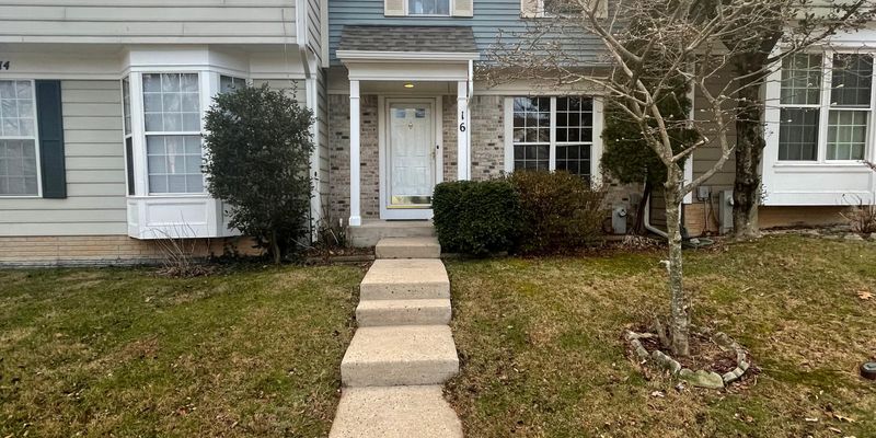 Owings Mills House: 16 Windbluff Ct